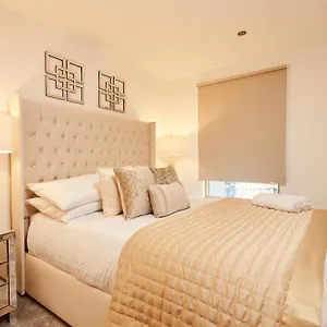 Deluxe Apt, Beautiful River View,free Parking No Balcony , Leeds (West Yorkshire) United Kingdom